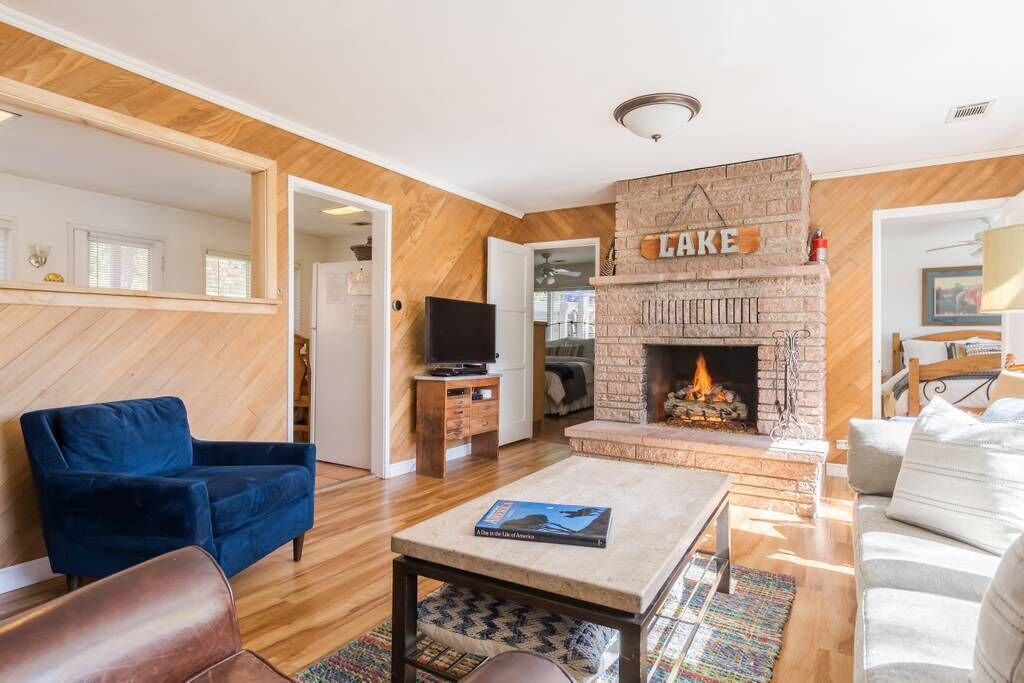 Photo of Livingroom in Lake Arrowhead