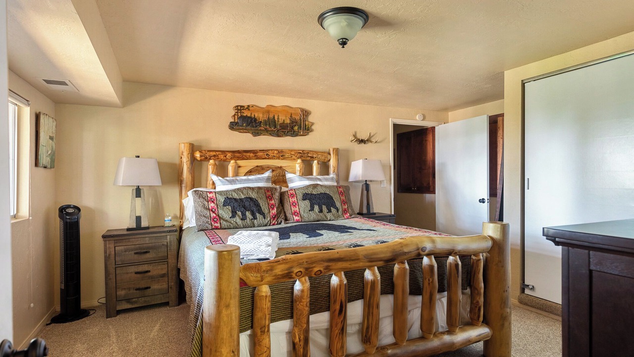 Photo of Bedroom in Arrowhead Villas