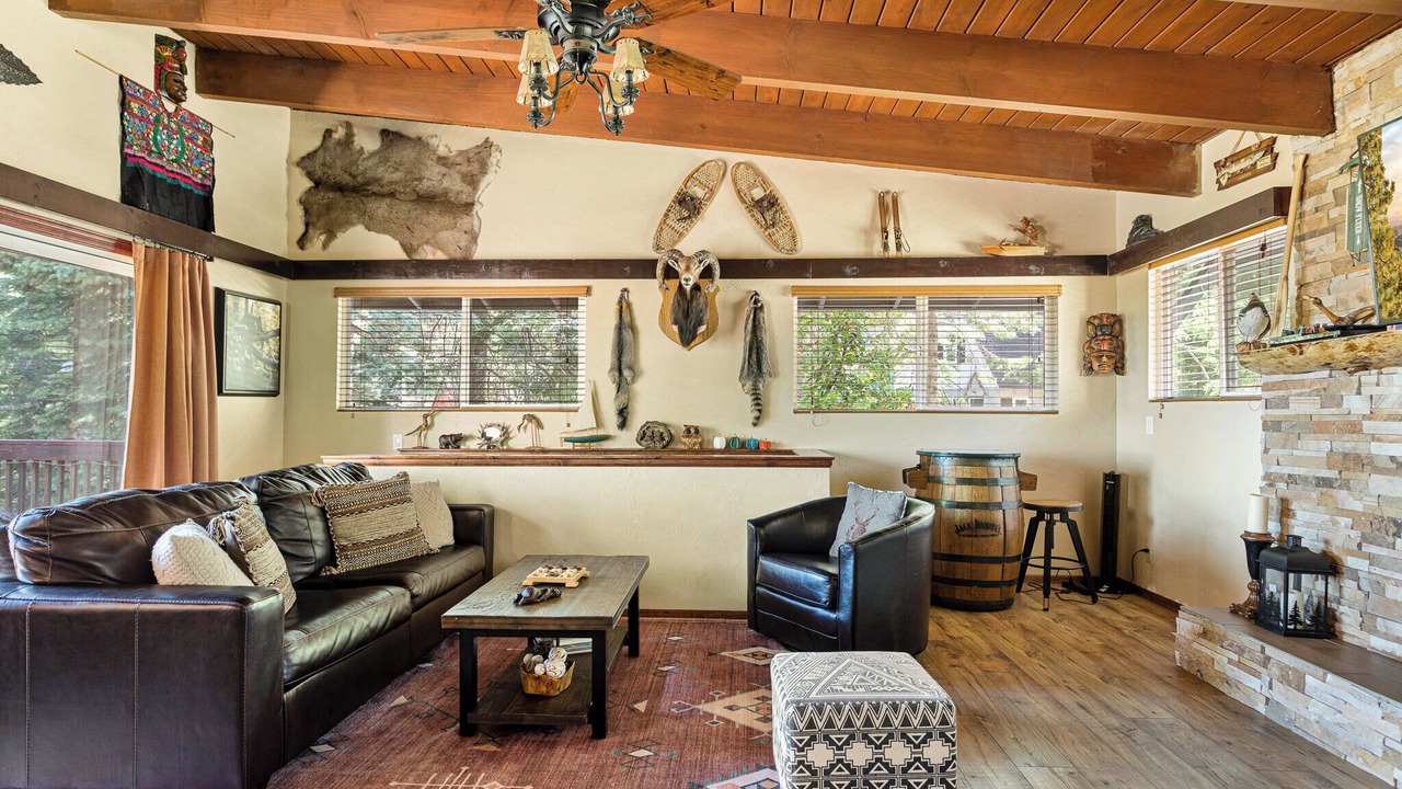 Photo of Livingroom in Arrowhead Villas