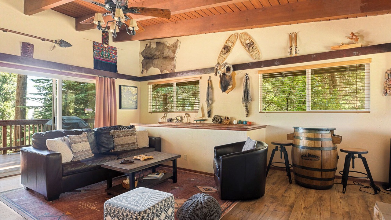 Photo of Livingroom in Arrowhead Villas