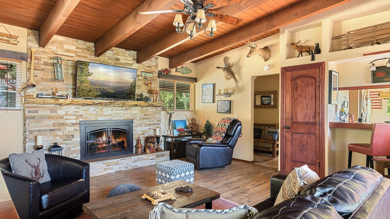 Photo of Livingroom in Arrowhead Villas