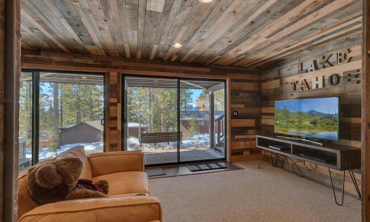 Photo of Bedroom in Lake Forest