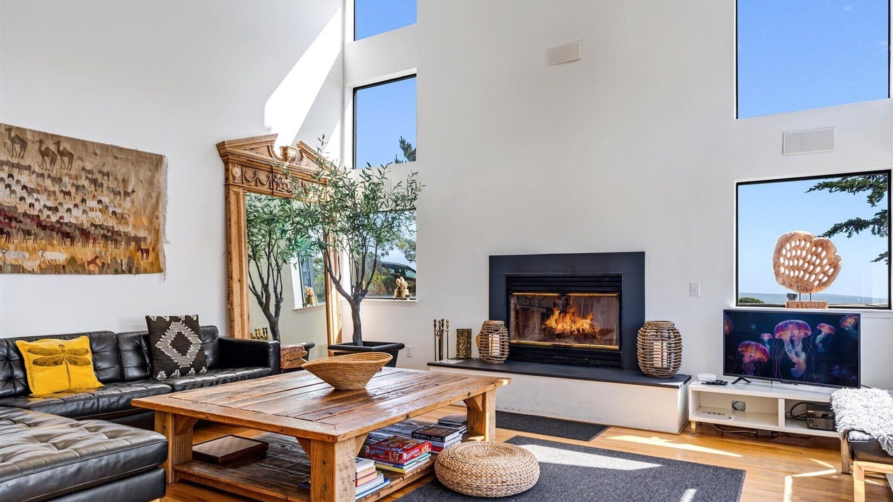 Photo of Livingroom in Dillon Beach