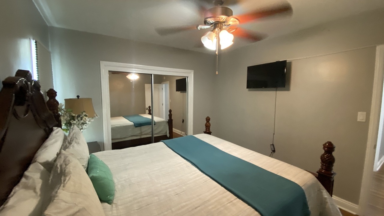 Photo of Bedroom in Burbank