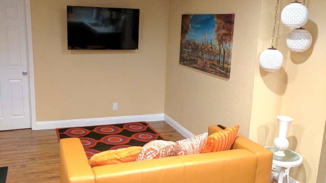 Photo of Livingroom in Downtown