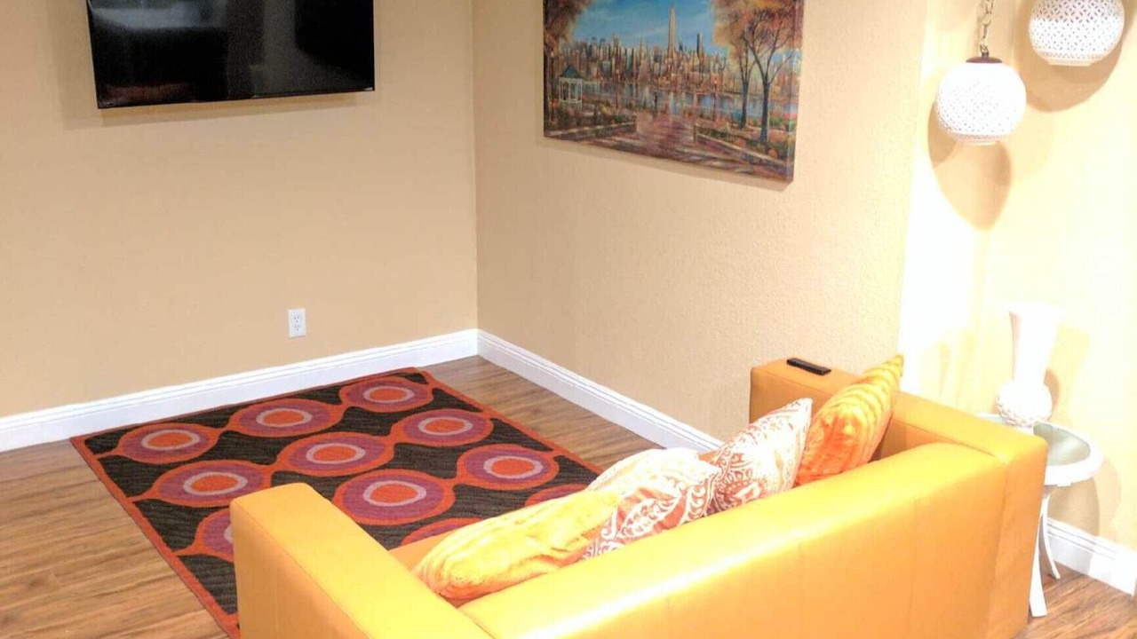 Photo of Livingroom in Downtown