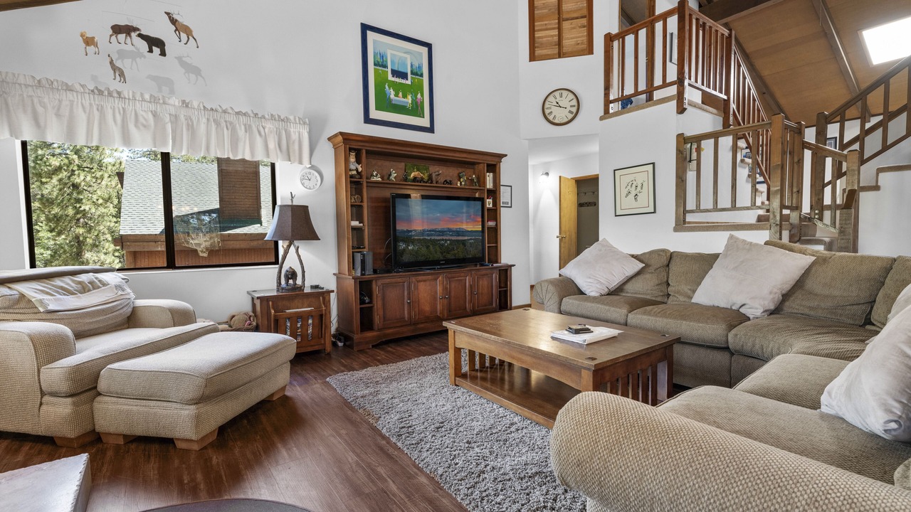 Photo of Livingroom in Fawnskin