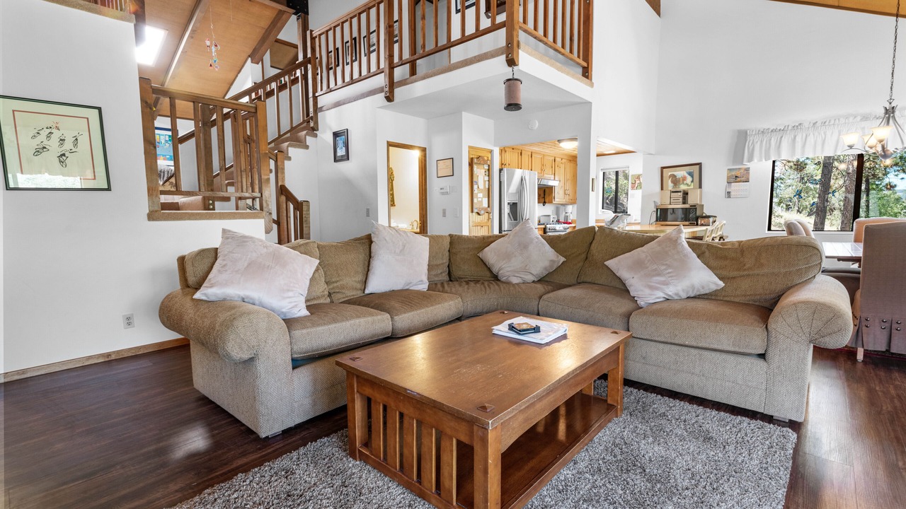 Photo of Livingroom in Fawnskin