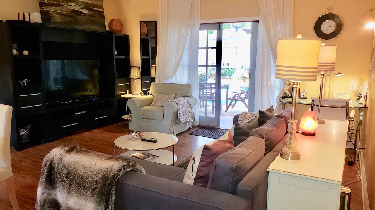 Photo of Livingroom in Northridge