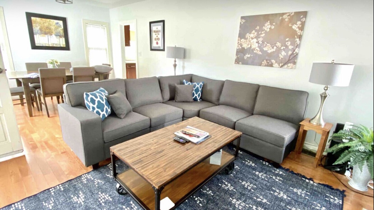 Photo of Livingroom in North Central