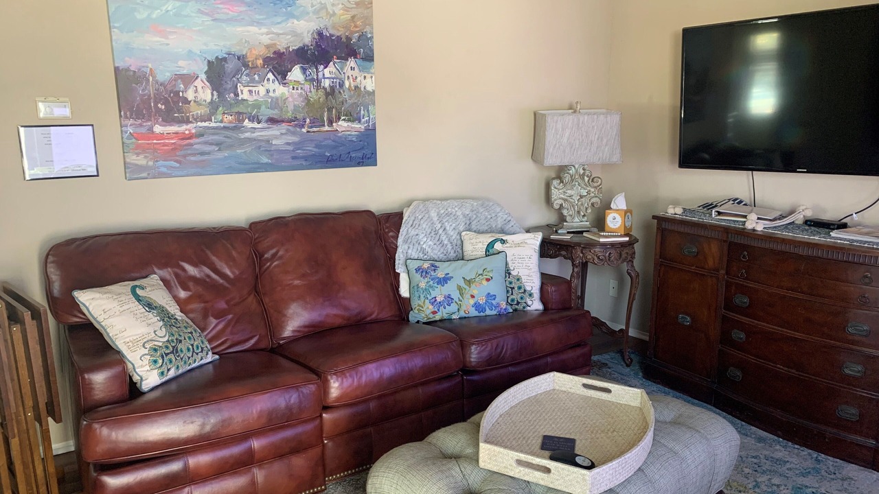 Photo of Livingroom in Orange