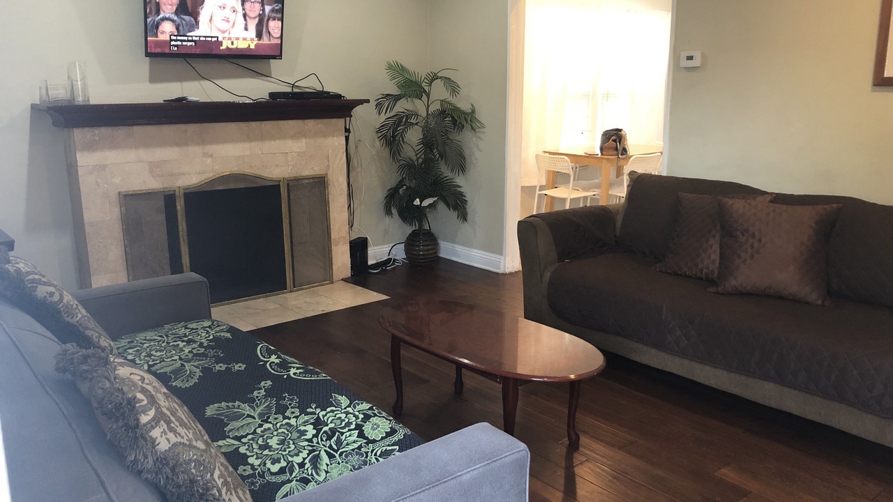 Photo of Livingroom in Burbank
