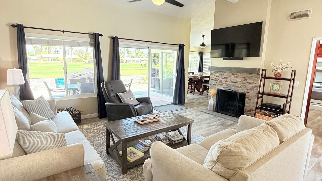 Photo of Livingroom in Palm Desert