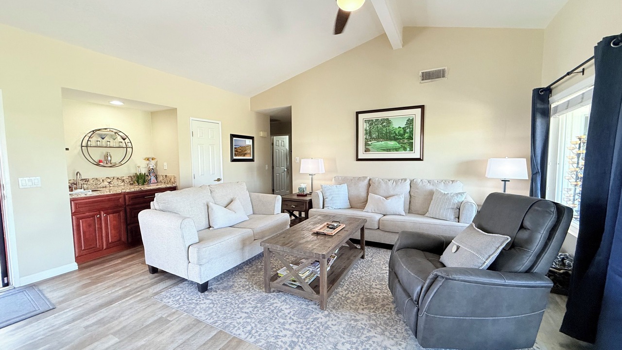 Photo of Livingroom in Palm Desert