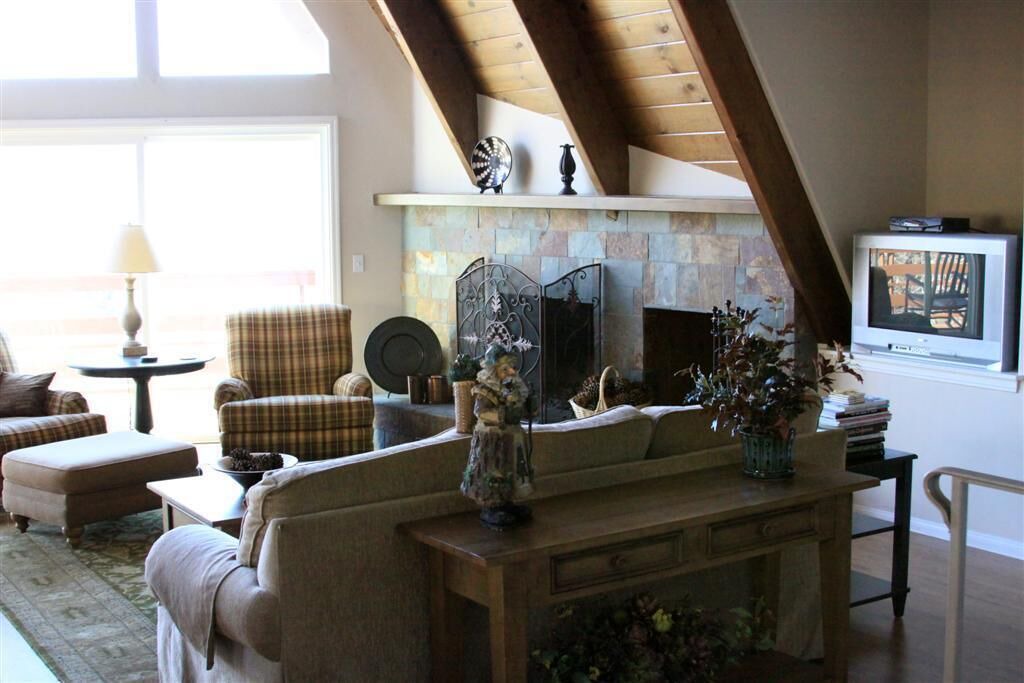 Photo of Bedroom in Lake Arrowhead
