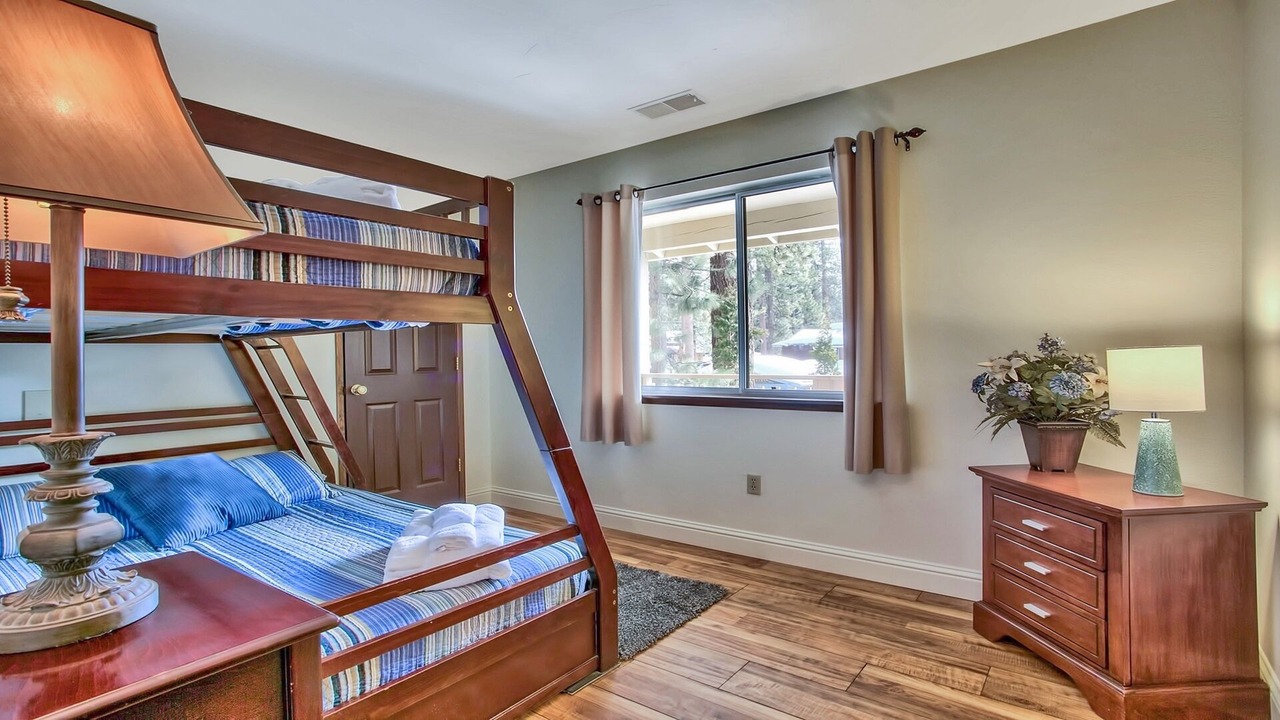 Photo of Bedroom in Lakeside Park
