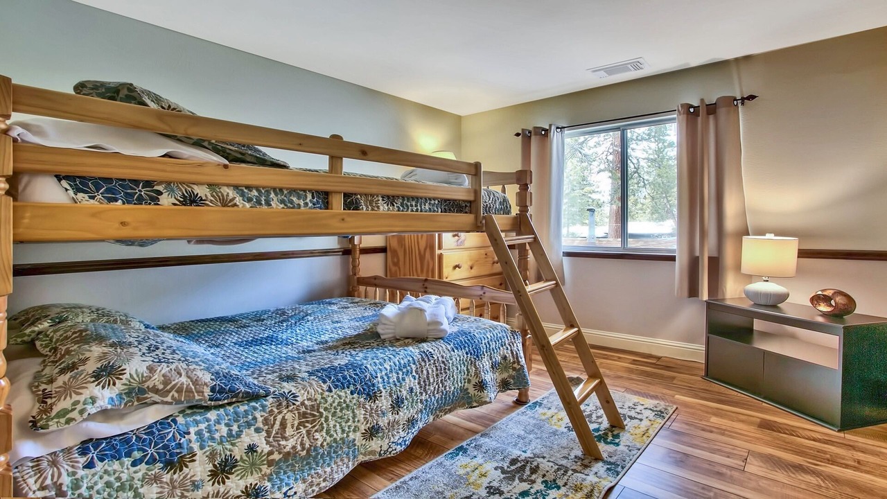 Photo of Bedroom in Lakeside Park