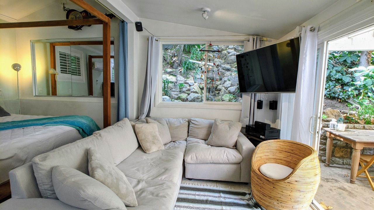 Photo of Bedroom in Beverly Glen