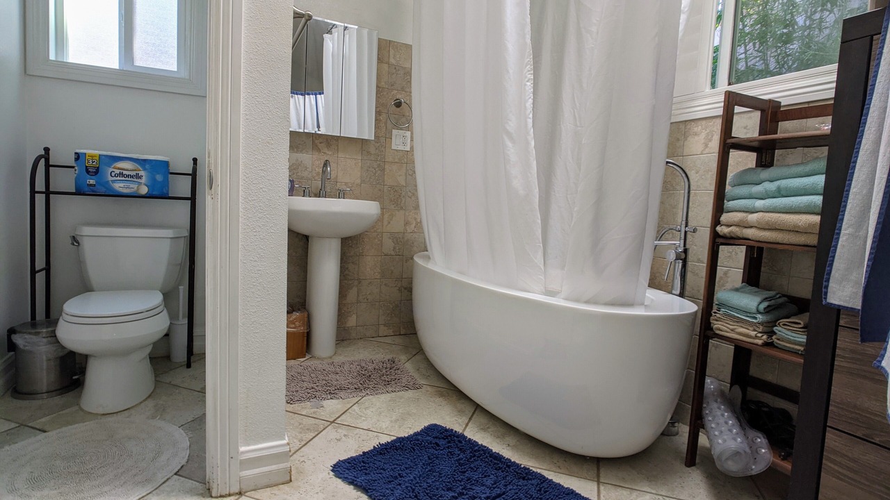 Photo of Bathroom in Beverly Glen