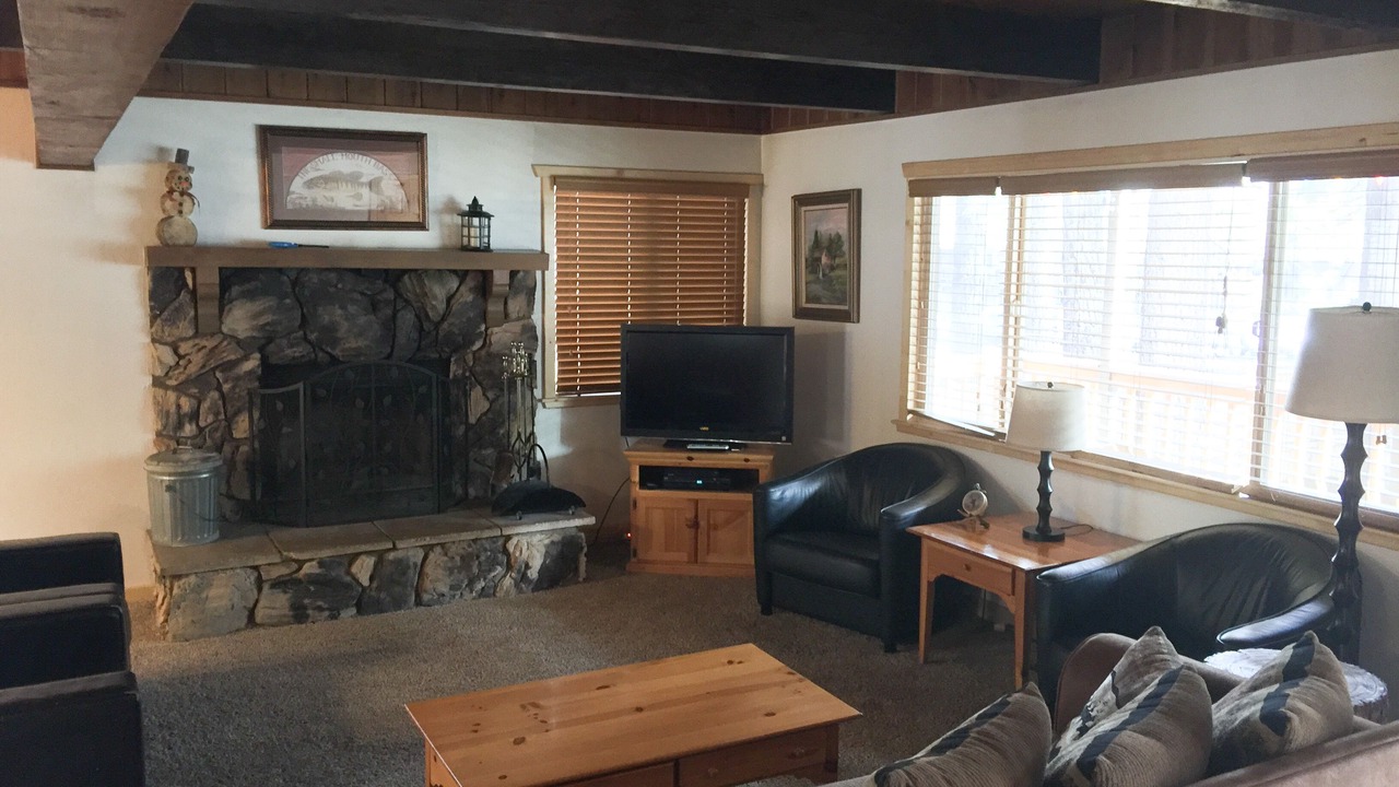 Photo of Livingroom in Summit Estates