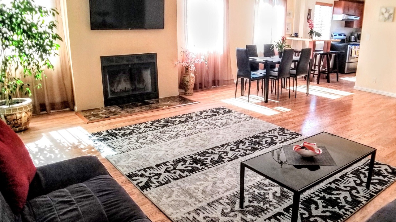 Photo of Livingroom in North of Wilshire