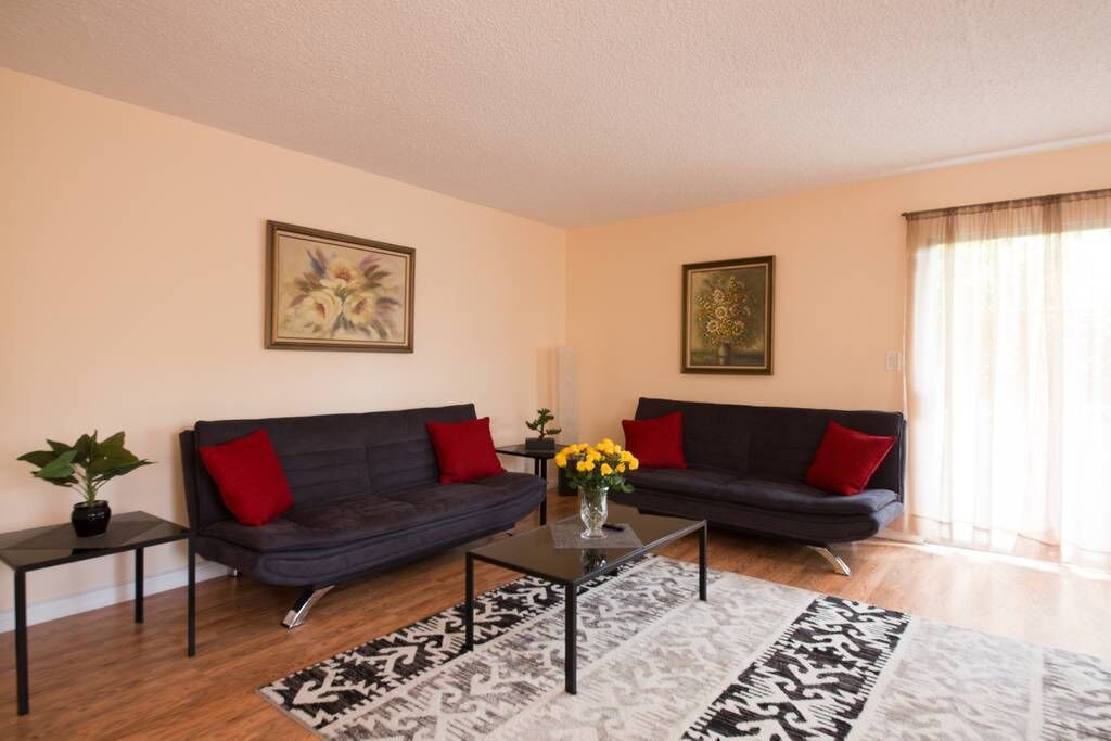 Photo of Livingroom in North of Wilshire