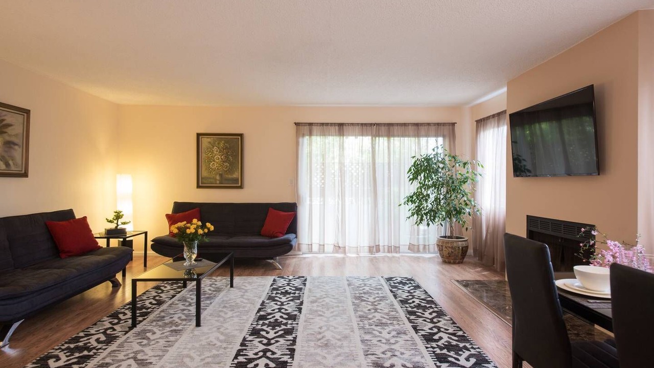 Photo of Livingroom in North of Wilshire