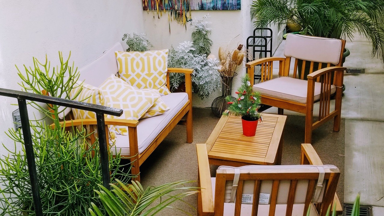 Photo of Patio Balcony in North of Wilshire