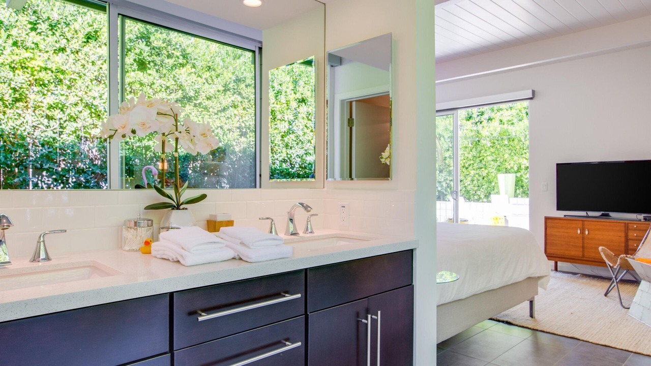 Photo of Bathroom in Racquet Club Estates