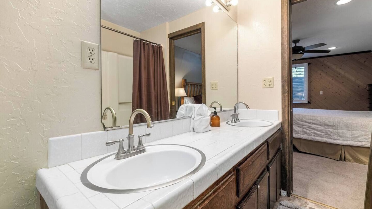 Photo of Bathroom in Summit Estates