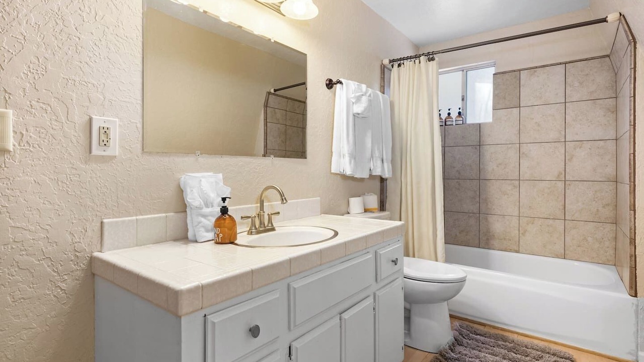 Photo of Bathroom in Summit Estates