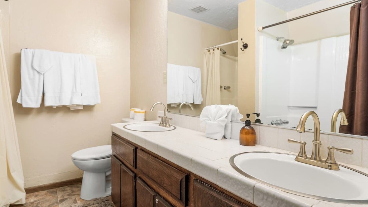 Photo of Bathroom in Summit Estates