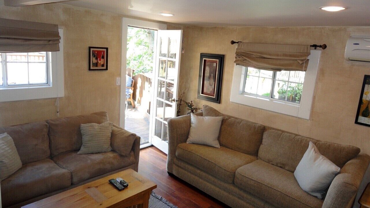 Photo of Livingroom in Woodland Hills