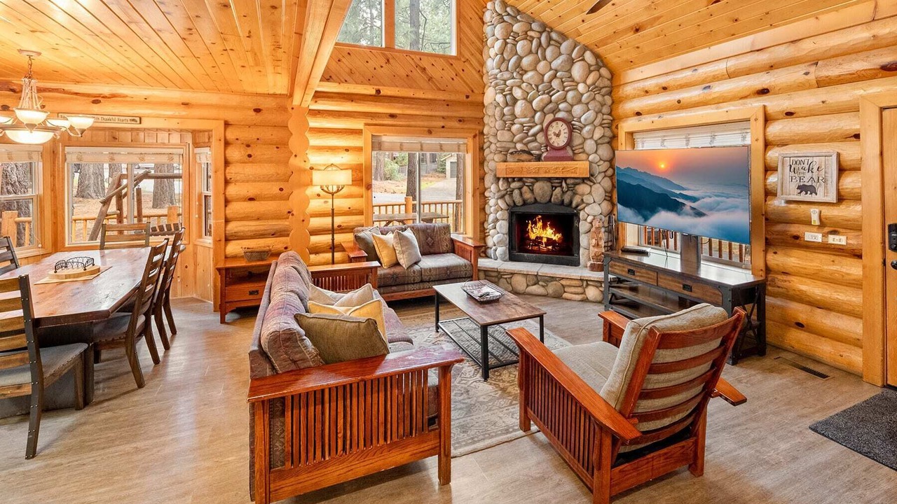 Photo of Livingroom in Summit Estates