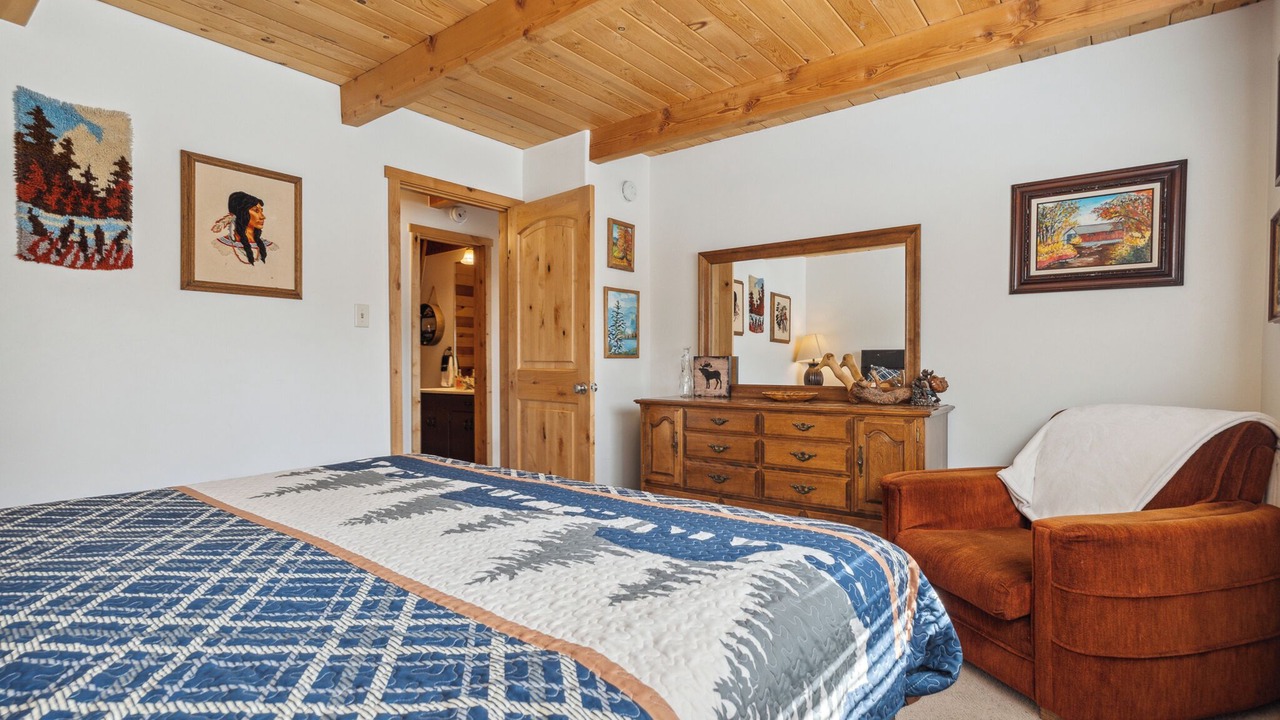 Photo of Bedroom in Fawnskin