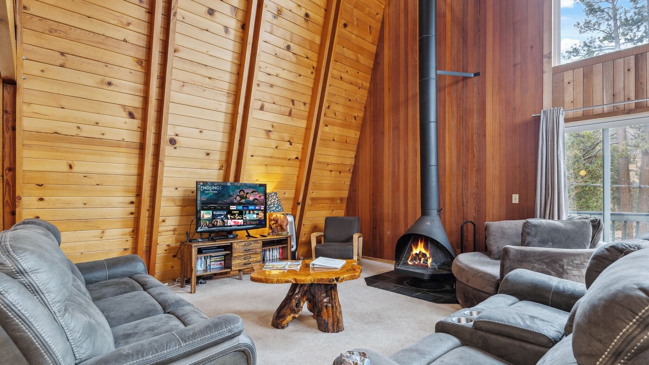 Photo of Livingroom in Fawnskin