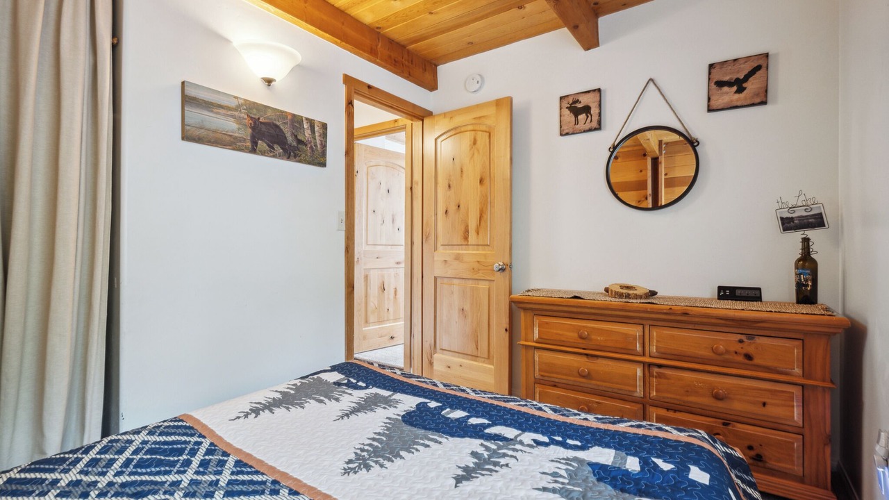 Photo of Bedroom in Fawnskin