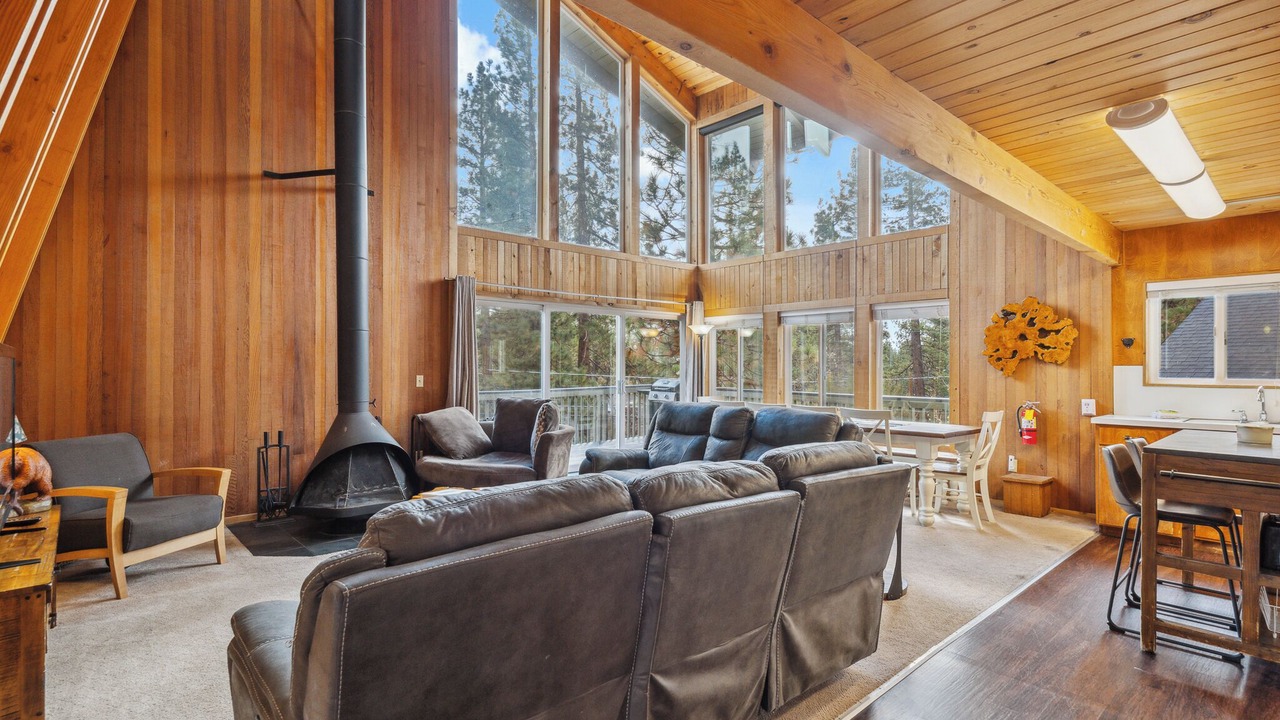 Photo of Livingroom in Fawnskin