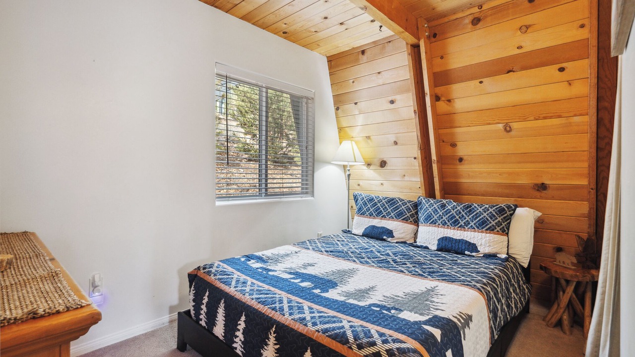 Photo of Bedroom in Fawnskin