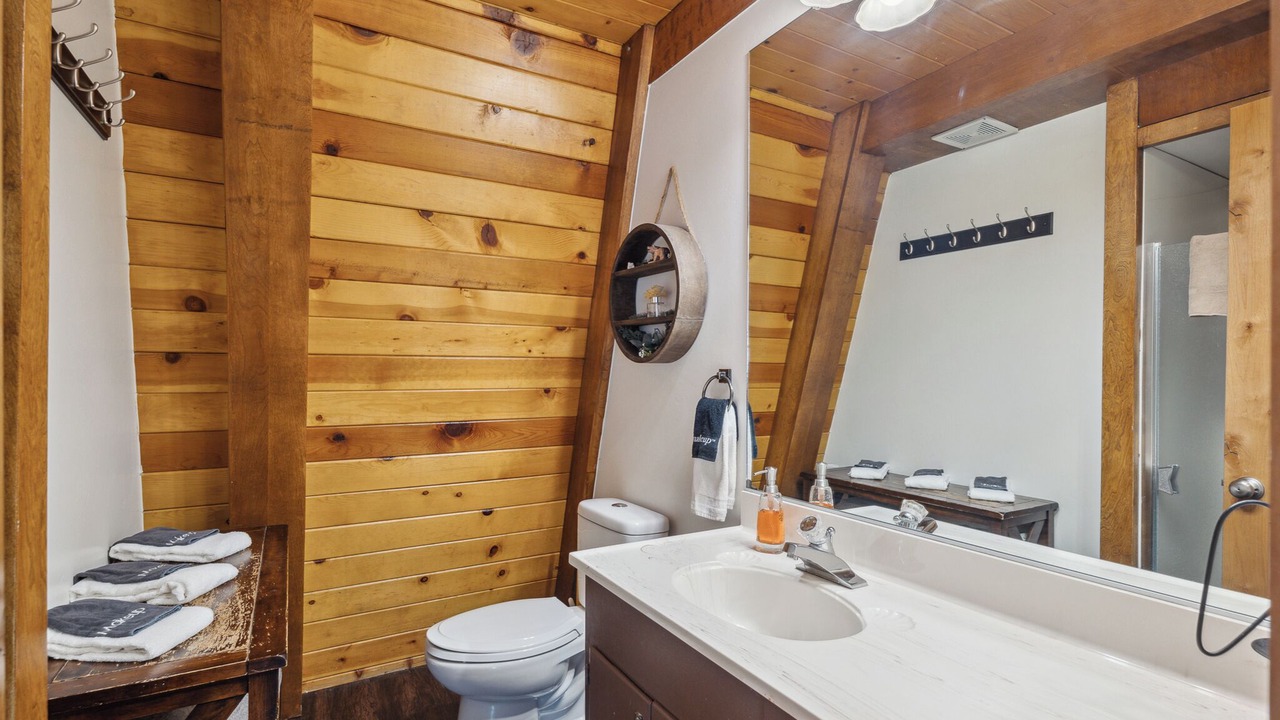 Photo of Bathroom in Fawnskin
