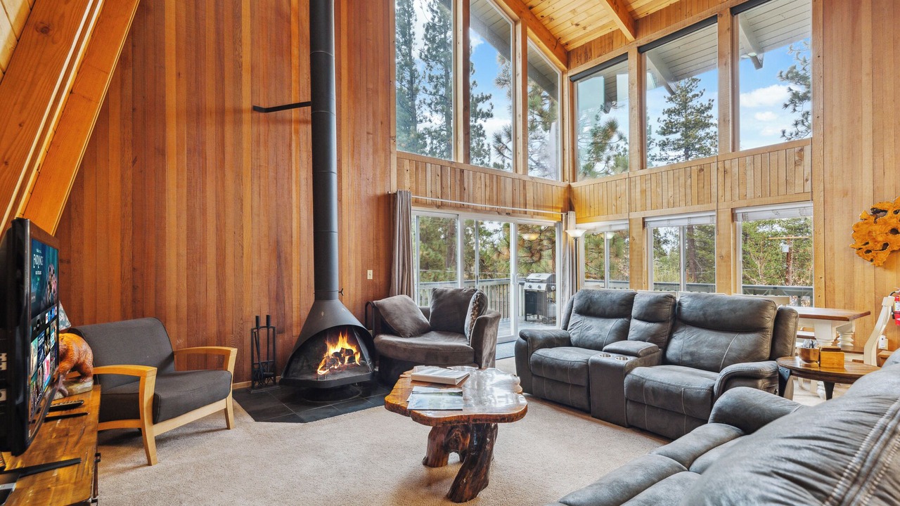 Photo of Livingroom in Fawnskin