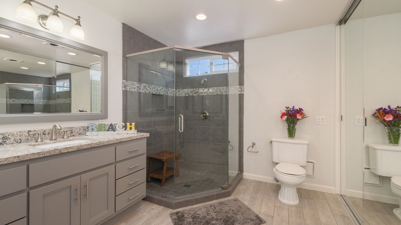 Photo of Bathroom in Lantern District