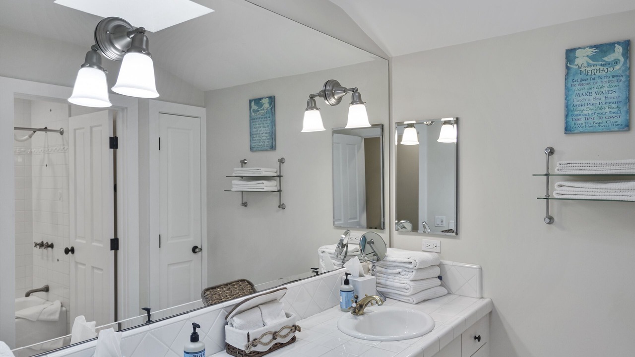 Photo of Bathroom in Carpinteria