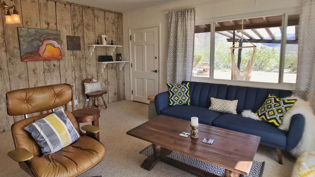 Photo of Livingroom in Monument Manor