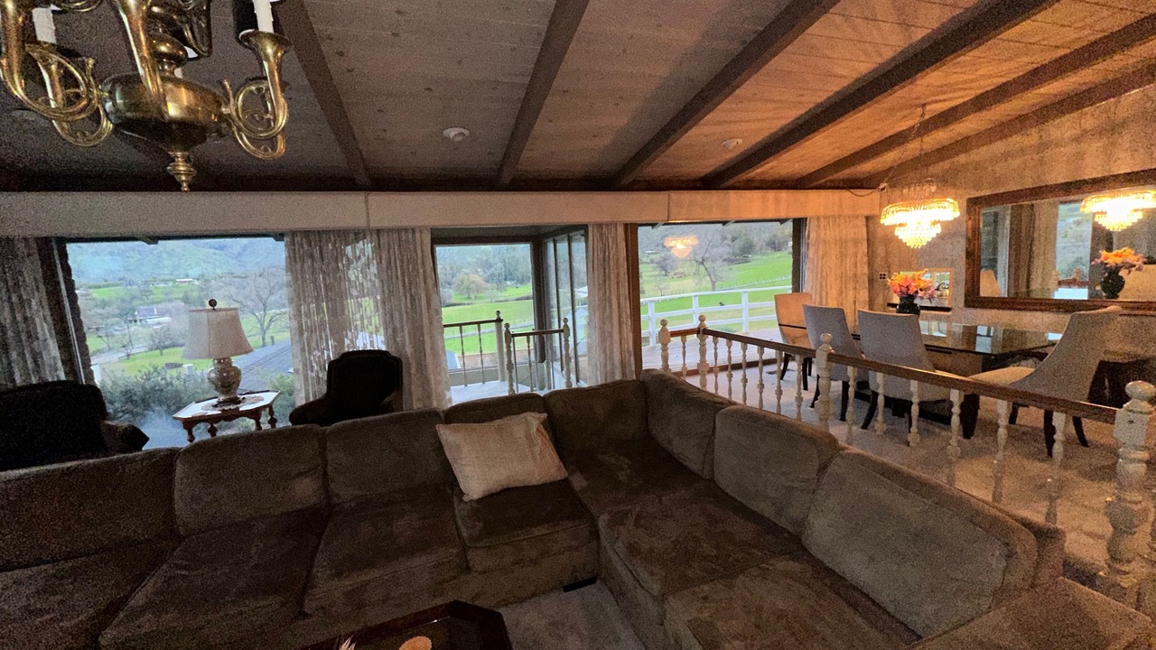 Photo of Livingroom in Springville