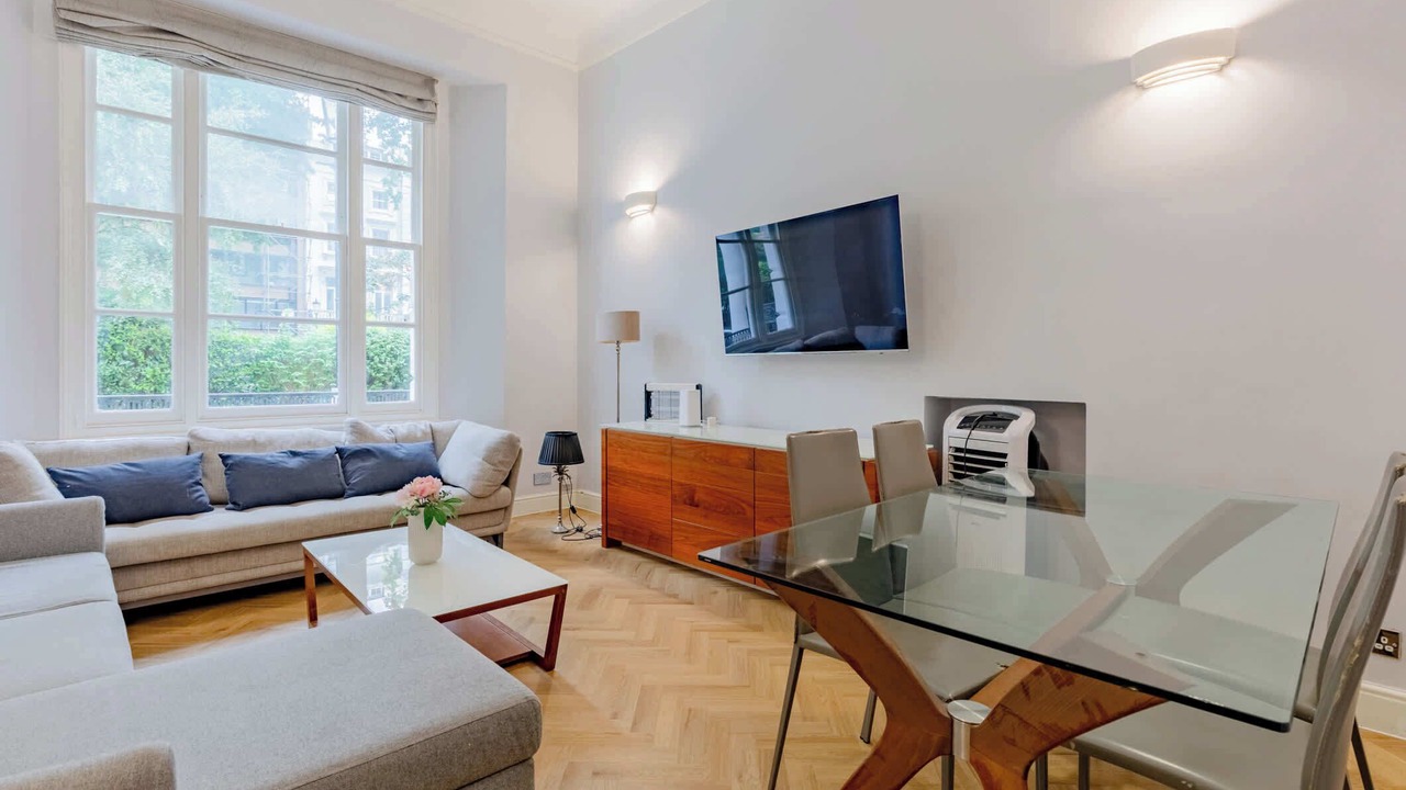 Photo of Livingroom in Brompton & Hans Town