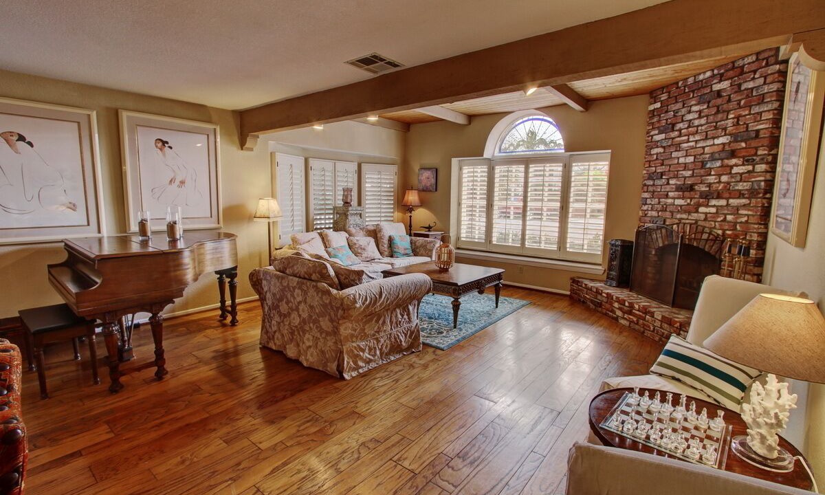 Photo of Livingroom in Old Towne