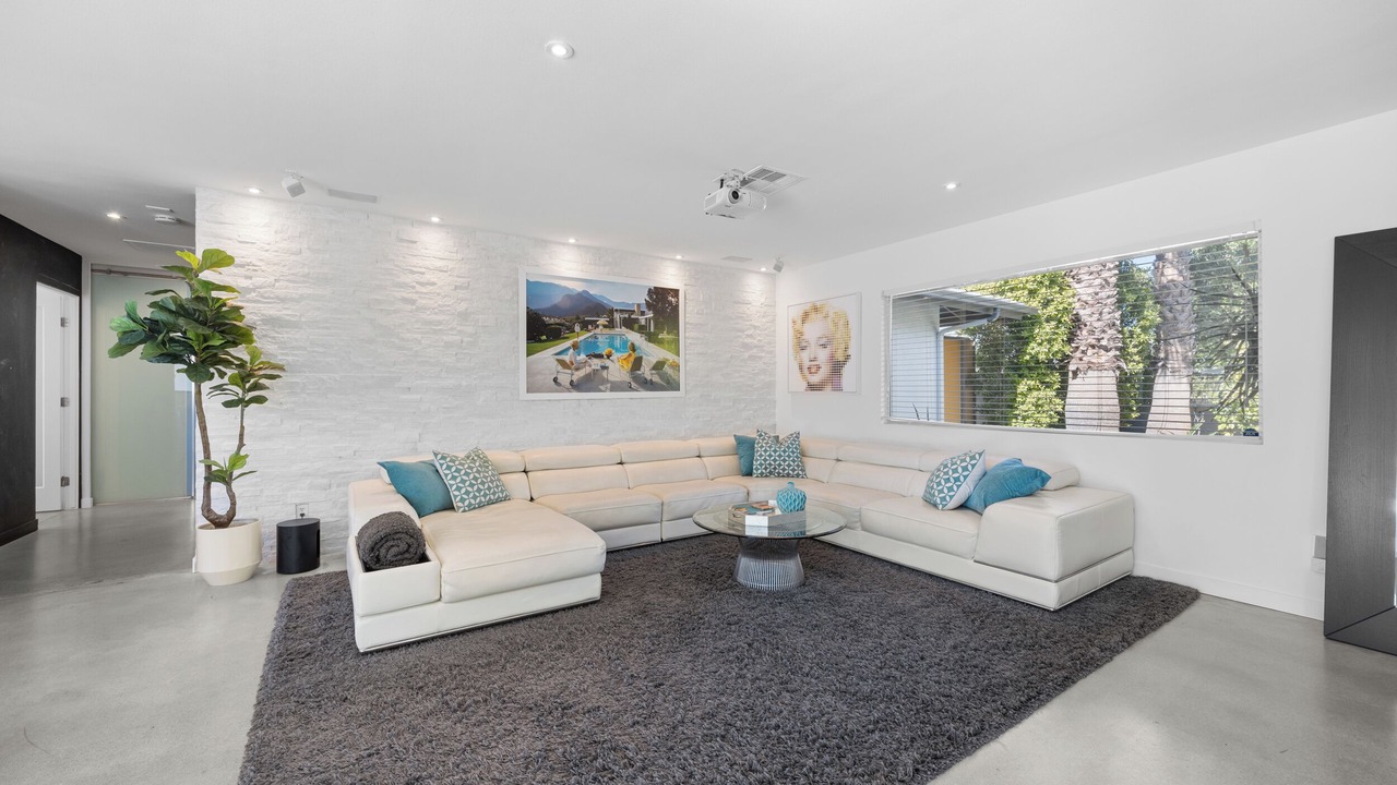 Photo of Livingroom in Racquet Club Estates