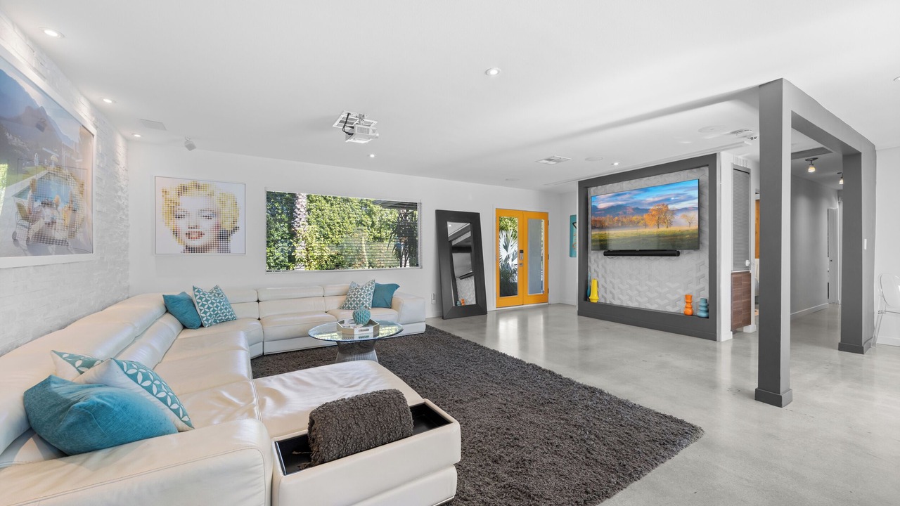 Photo of Bedroom in Racquet Club Estates