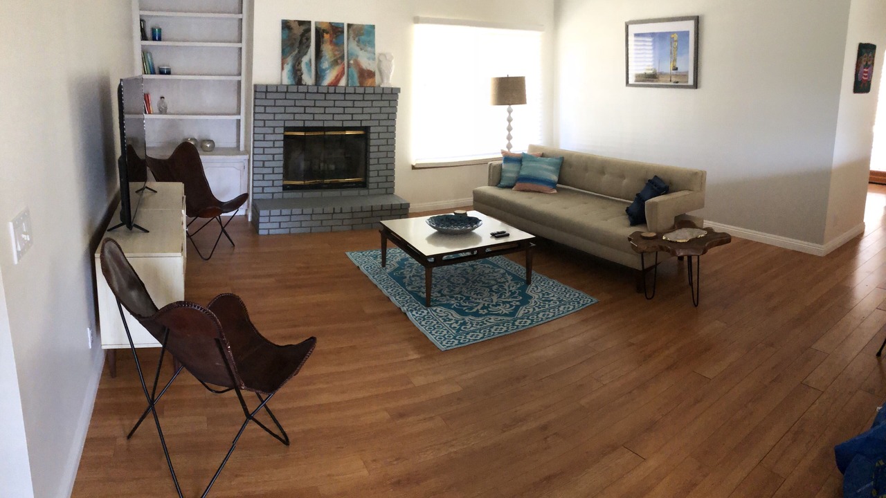 Photo of Livingroom in California City